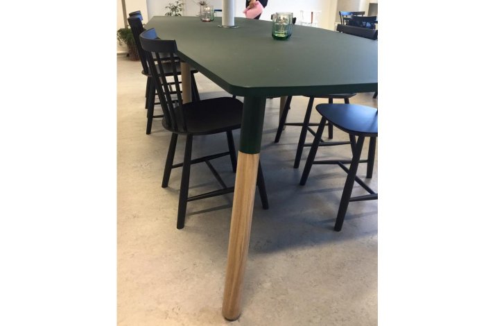 Bordben design i trà Ask planker